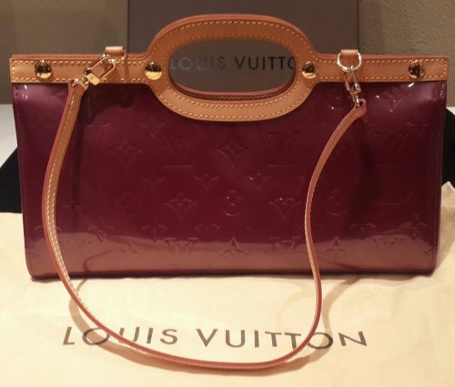 Louis Vuitton Monogram Vernis Roxbury Drive Clutch (SHF-HjMdyt